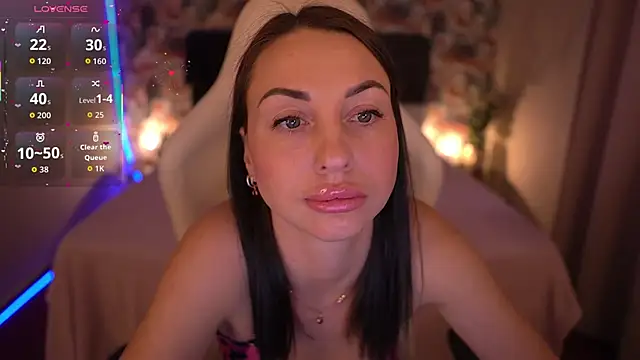 Snapshot of KristiiMax chatting on 11.18.25 KristiiMax online show from 11.18.25