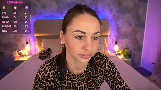 Snapshot of KristiiMax chatting on 11.25.25 KristiiMax online show from 11.25.25