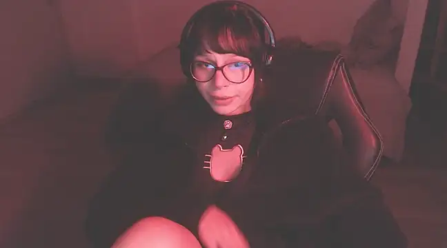 Snapshot of modjo_ chatting on 12.13.24 modjo  online show from 12.13.24