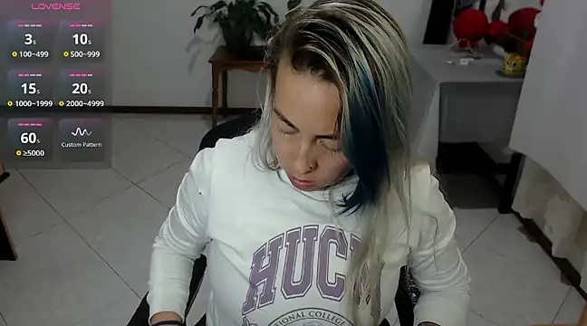 charlottezoe15 online show from 03.23.25