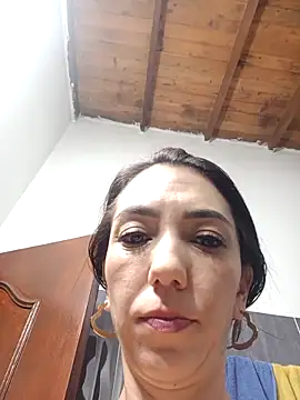 Snapshot of LunaZambrano chatting on 04.15.26 LunaZambrano online show from 04.15.26