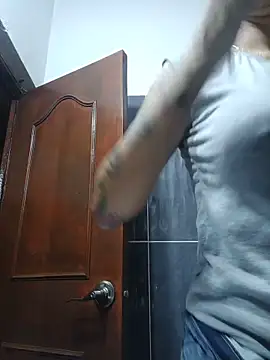 Snapshot of LunaZambrano chatting on 05.15.26 LunaZambrano online show from 05.15.26