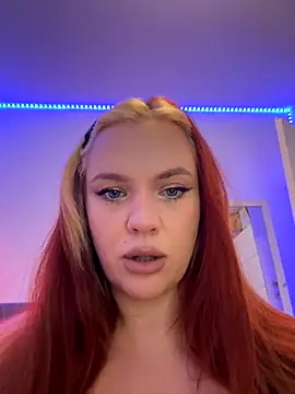 Snapshot of AnjaAmelia chatting on 11.19.25 AnjaAmelia online show from 11.19.25