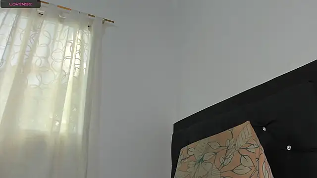 Snapshot of santi_brown chatting on 10.05.25 santi brown online show from 10.05.25