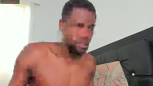 Snapshot of santi_brown chatting on 10.17.25 santi brown online show from 10.17.25