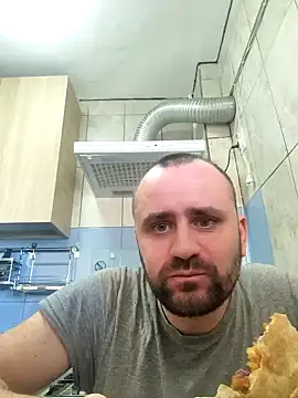 Snapshot of Govora chatting on 01.18.25 Govora online show from 01.18.25