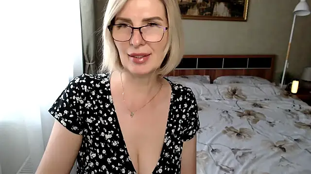 Snapshot of sensualEmilia chatting on 07.17.26 sensualEmilia online show from 07.17.26