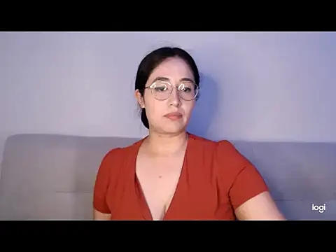 Snapshot of YummymeowW chatting on 07.05.26 YummymeowW online show from 07.05.26