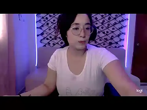 Snapshot of YummymeowW chatting on 07.25.26 YummymeowW online show from 07.25.26