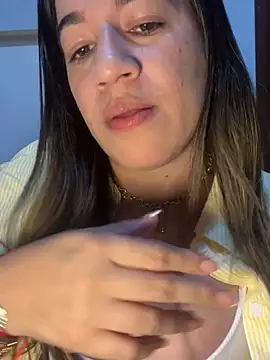 Snapshot of Antonellachic73 chatting on 10.11.25 Antonellachic73 online show from 10.11.25