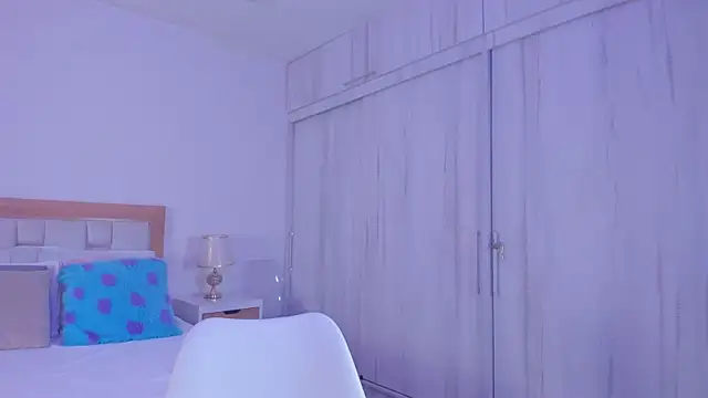 mia hank online show from 11.22.25