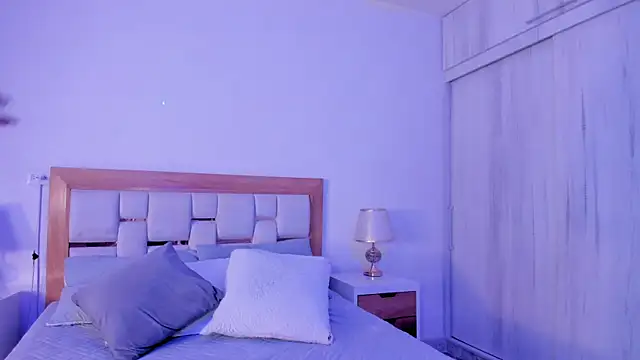 mia hank online show from 04.20.26