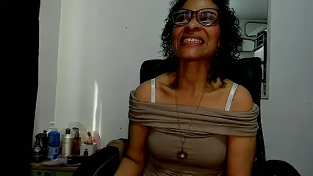 Snapshot of Aries_Mature chatting on 04.21.26 Aries Mature online show from 04.21.26