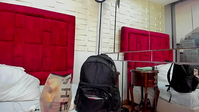 Tayra Siny online show from 10.15.25