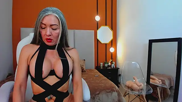  Nicoletteshea  online show from 12.15.25