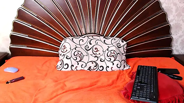 Snapshot of PrettyHairyBlonde chatting on 12.23.24 PrettyHairyBlonde online show from 12.23.24