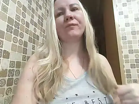 Snapshot of PrettyHairyBlonde chatting on 01.01.25 PrettyHairyBlonde online show from 01.01.25