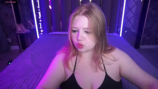 Snapshot of Tinker_Belll chatting on 05.17.26 Tinker Belll online show from 05.17.26
