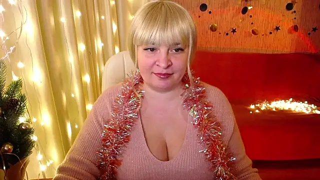 Snapshot of -MeowMeow chatting on 12.27.24 -MeowMeow online show from 12.27.24