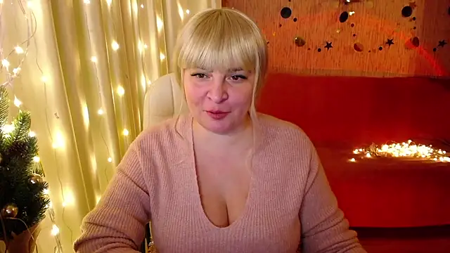 Snapshot of -MeowMeow chatting on 12.27.24 -MeowMeow online show from 12.27.24