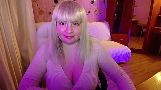 Snapshot of -MeowMeow chatting on 02.23.25 -MeowMeow online show from 02.23.25