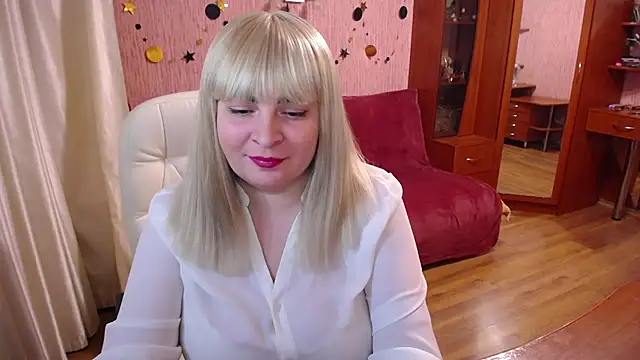 Snapshot of -MeowMeow chatting on 02.24.25 -MeowMeow online show from 02.24.25