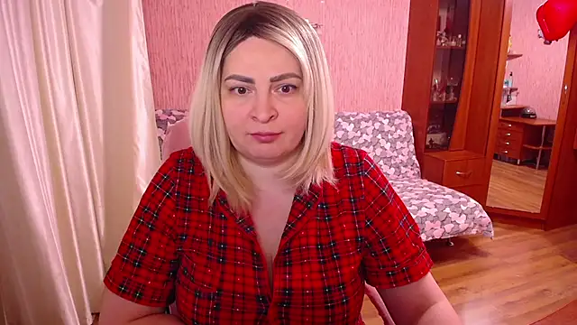 Snapshot of -MeowMeow chatting on 02.27.26 -MeowMeow online show from 02.27.26