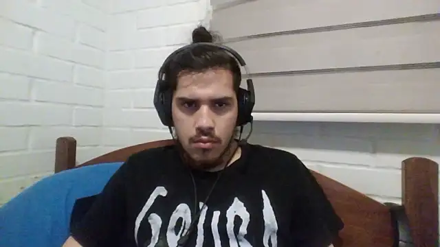 Snapshot of hung_weeb chatting on 12.02.24 hung weeb online show from 12.02.24