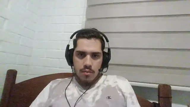 Snapshot of hung_weeb chatting on 12.04.24 hung weeb online show from 12.04.24