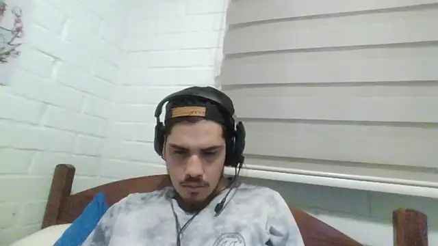 Snapshot of hung_weeb chatting on 12.10.24 hung weeb online show from 12.10.24