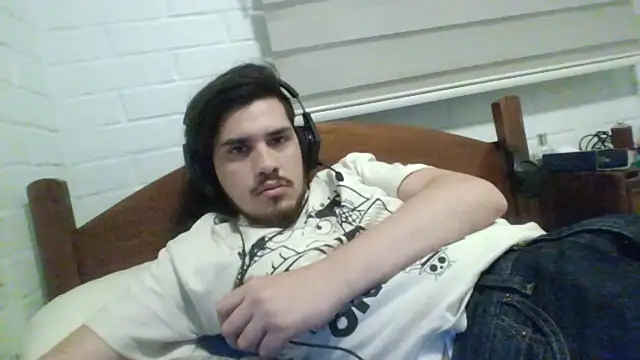 Snapshot of hung_weeb chatting on 12.11.24 hung weeb online show from 12.11.24