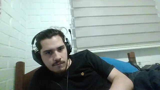 Snapshot of hung_weeb chatting on 12.13.24 hung weeb online show from 12.13.24