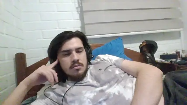 Snapshot of hung_weeb chatting on 12.24.24 hung weeb online show from 12.24.24