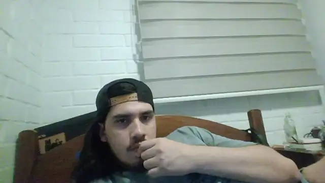 Snapshot of hung_weeb chatting on 01.16.25 hung weeb online show from 01.16.25