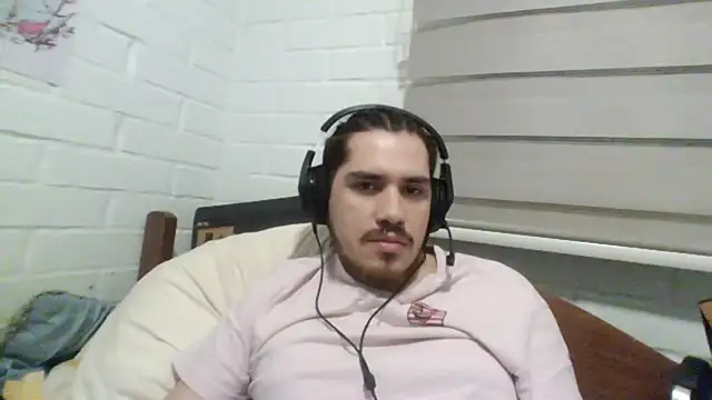 Snapshot of hung_weeb chatting on 01.18.25 hung weeb online show from 01.18.25