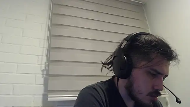 Snapshot of hung_weeb chatting on 02.04.25 hung weeb online show from 02.04.25