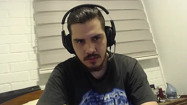 Snapshot of hung_weeb chatting on 02.04.25 hung weeb online show from 02.04.25