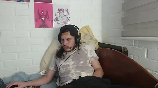 Snapshot of hung_weeb chatting on 02.12.25 hung weeb online show from 02.12.25