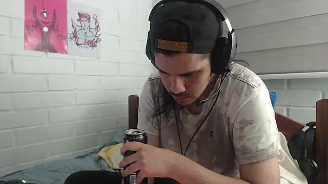 Snapshot of hung_weeb chatting on 02.13.25 hung weeb online show from 02.13.25