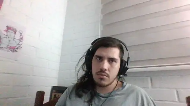 Snapshot of hung_weeb chatting on 02.15.25 hung weeb online show from 02.15.25