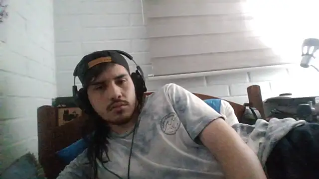 Snapshot of hung_weeb chatting on 02.19.25 hung weeb online show from 02.19.25