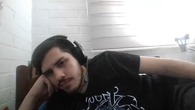 Snapshot of hung_weeb chatting on 03.05.25 hung weeb online show from 03.05.25