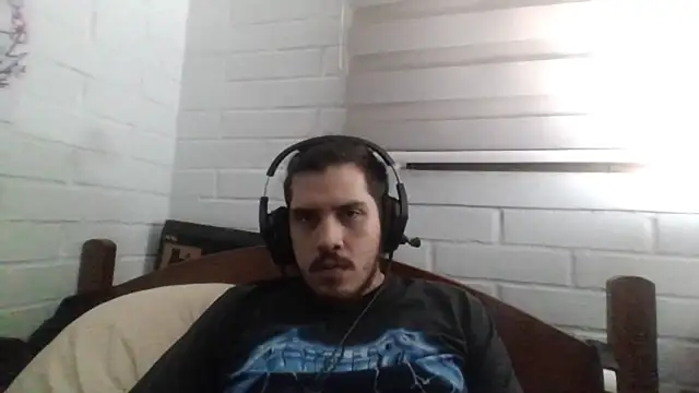 Snapshot of hung_weeb chatting on 03.10.25 hung weeb online show from 03.10.25