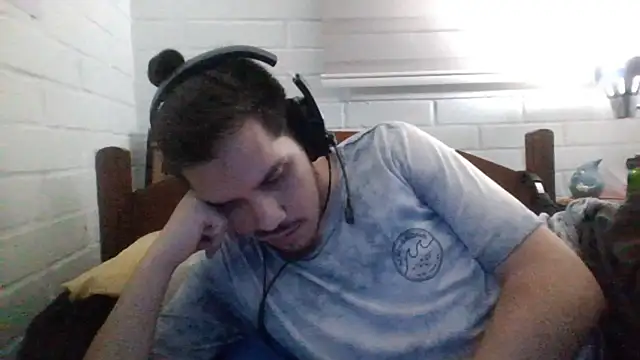 Snapshot of hung_weeb chatting on 03.13.25 hung weeb online show from 03.13.25