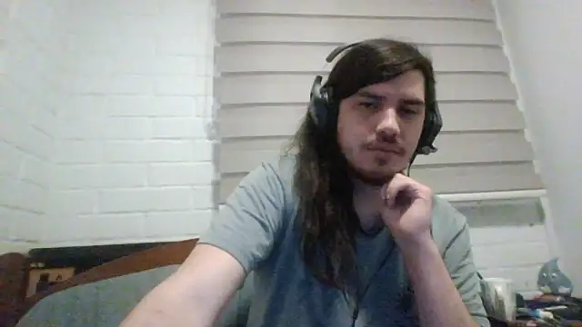 Snapshot of hung_weeb chatting on 10.16.25 hung weeb online show from 10.16.25