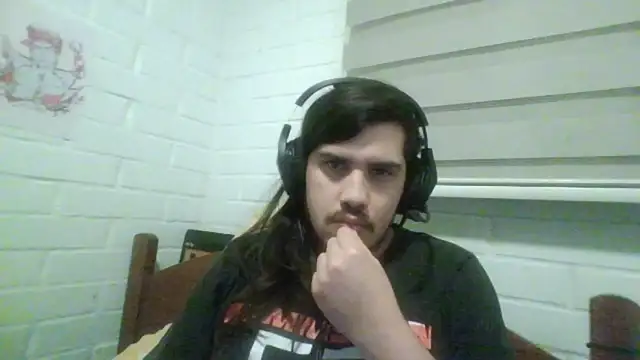 Snapshot of hung_weeb chatting on 10.21.25 hung weeb online show from 10.21.25