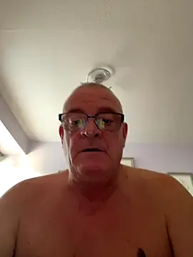 Snapshot of Garry831 chatting on 11.05.25 Garry831 online show from 11.05.25