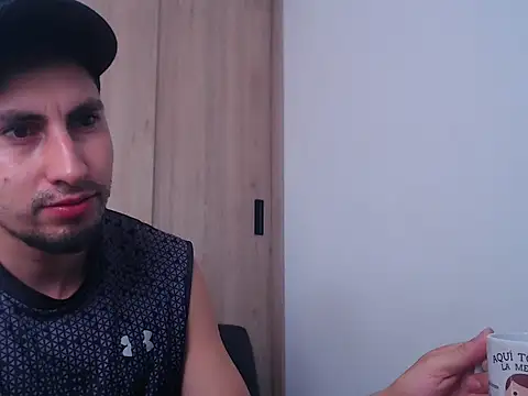 Snapshot of ChrisDamon chatting on 10.05.25 ChrisDamon online show from 10.05.25