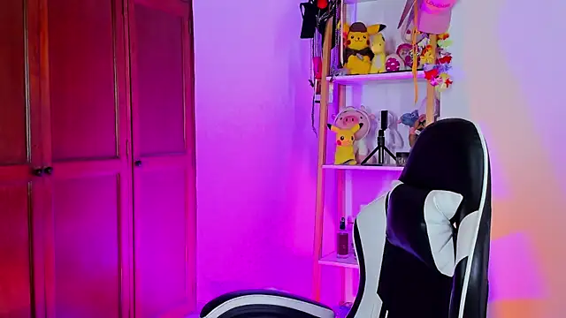 eymy-hadid online show from 11.25.25