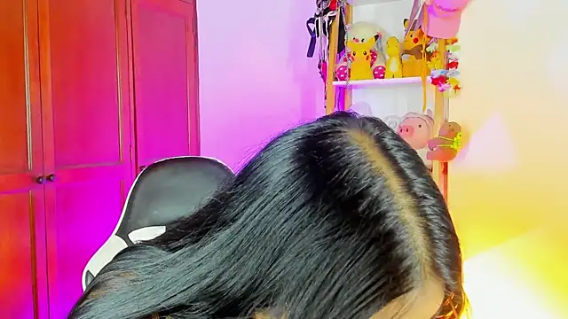 eymy-hadid online show from 01.06.26